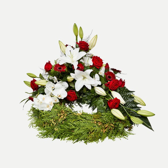 Krans med dekoration i klassisk stil - rød og hvid